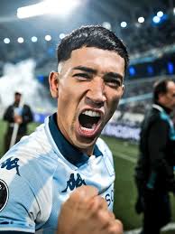 Está tarde jugamos contra #Huracán y @elshowderacing  #latransmiconmascancha🎤⚽ recordamos este victoria 2 a 0 en 2022 con goles  de Tomas Chancalay y Jony Gómez 🎤 @gonzaafortino22 Vamos Académia 👊  #Racingclub #Academia