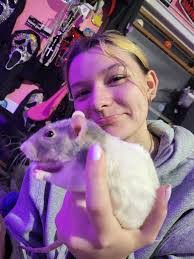 Savannah Buck's Instagram, Twitter & Facebook