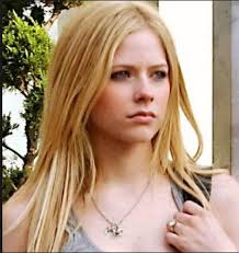 Avril lavigne just proved she's still devoted to her signature smoky eyeliner when she sported the same makeup look in her new music video for, i fell in love with the devil. don't just take our word for it, though: 32 Shocking Pictures Of Hollywood Actress Without Makeup Look Differently