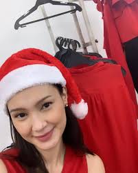 Me and my Santa hat this 2022 🎄🧑🏻‍🎄🎄 Sharing some snippets,  screenshots, BTS, and photos of our e-billboards along EDSA & NLEX for the  CDO Holiday Ham project. To view the full