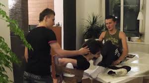 舔脚片结束- 感恩女王美脚的恩典- 忠实的足奴