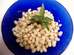 Add the onion and garlic and cook for 5 minutes, stirring occasionally, until the garlic is fragrant and the onions soften. How To Quick Cook White Beans Without Soaking Delishably