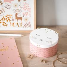 Pin De Maryam Khalili Em Ma Chambre Cosy Parfaite Avec Maison Du Monde Presentes Criativos Organizacao Para Maquilhagem Caixas Decoradas