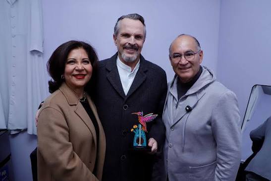 La noche capitalina se enciende con voces íntimas y himnos para cantar a todo pulmón