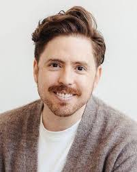 Courtney Palmer's Instagram, Twitter & Facebook