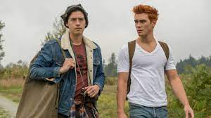 And is kj apa leaving archie has been living in a cabin, communicating and working with some lovely canadian rangers. Riverdale Staffel 3 Folge 7 Archie Auf Der Flucht Betty In Der Irrenanstalt Kino De