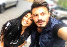 Prima mea zi de scoala a fost o minunatie era mica si cu parul lungf cu ghiozdanu mare. Elena Ionescu A Lansat O PiesÄƒ De Amor DupÄƒ DivorÈ›ul Dureros Click Mobile