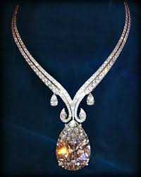 12th Largest Diamond In The World In 2002 A Spectacular 581ct Rough Diamond Was Found In The Amazon River In Brazil Amazing Jewelry Beautiful Jewelry Diamond