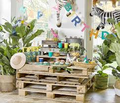 Leider weiß ich nicht wieviele getränke ich für jeden rechnen muss und was es für snacks geben soll weiß ich leider auch noch nicht genau. Safari Party Ideen Fur Den Abenteuerlichen Motto Geburtstag Pink Dots Partystore Deko Blog