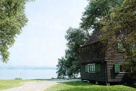 Einmaliges, exklusives wassergrundstück (1500 qm) mit frei stehendem ferienhaus, liegewiese mit eigenem strand, gartenmöbel, ruderboot, mückenschutz. Alfred Beer Haus Gruppenhaus De