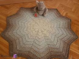 Eine fotografin aus münchen sucht auf einer griechischen insel nach einem neuen modell für die titelseite ihrer zeitschrift und erlebt allerlei abenteuer. Decke Hakeln Mit Zacken Sternformig