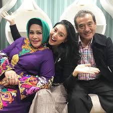 Hajjah hetty koes endang (born 6 august 1957) is an indonesian kroncong singer. 28 Tahun Menikah Intip 10 Potret Bahagia Hetty Koes Endang Dan Suami
