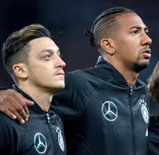 Mesut özil ist aus der nationalmannschaft zurückgetreten. Nationalmannschaft Bayern Profi Boateng Fordert Danksagung An Ozil Welt