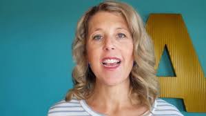 Amanda Moxley's Instagram, Twitter & Facebook