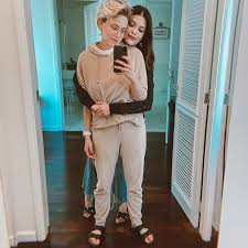 Marcella rica was born on a wednesday, october 16, 1991 in rio de janeiro. Marcella Rica Se Declara Para Vitoria Strada No Dia Do Orgulho Lesbico Te Amar Tanto Assim Quem Quem News