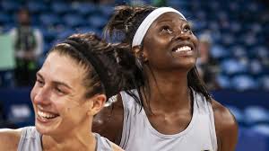 Super Netball: Collingwood Magpies keep finals hopes alive with win over  West Coast Fever