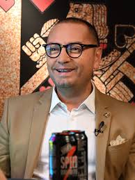 Fabián Medina Flores: El amor por los perros y la moda de marca