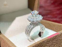 Kim Cương Va Hột Xoan Nước Nao đẹp Nhất Tu An Moissanite