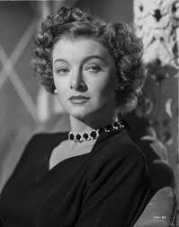 Amazon.com: Myrna Loy Posed en blanco y negro con impresión fotográfica de  collar (8 x 10) : Hogar y Cocina