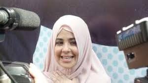 Keduanya sempat bersitegang masalah perceraian sampai masalah anak mereka, arkana rafif bisyari. Kumpulan Berita Risty Tagor Ogah Bahas Suami Risty Tagor Dikabarkan Cerai Lagi