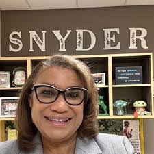 Lynette Snyder's Instagram, Twitter & Facebook