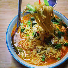 Mie instan 2 bungkus (saya pakai indomie ayam bawang). Aneka Kumpulan Resep Kreatif Mie Tek Tek Kuah Bahan 1keping Mie Telor Indomie Apa Aja Minyak Buat Menumis Haluskan 4bh Bawang Merah 1siung Bawang Putih 3bh Cabe Merah Garam 4buah Rawit Pedas Disesuaikan