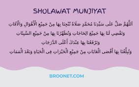 Dalam sepekan langsung masuk deretan populer dipenelusur menjelang ramadhan 2020 ini. Lirik Sholawat Munjiyat Lengkap Arab Latin Dan Terjemah