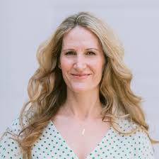 Amanda Murray's Instagram, Twitter & Facebook