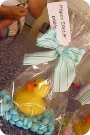 Each favor box can be set at individual place settings, or on a gift table to incorporate your chosen theme. Duck Baby Shower Favors