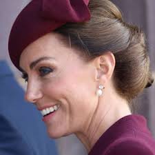 Excellent Quality Kate Middleton Flower Daisy Earrings Diamond Sparkle