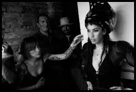 NINA ZILLI ROCKS AND RESTS