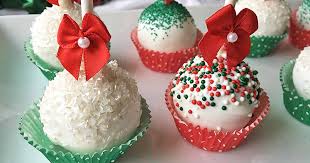 In a previous post i promised to post a little tutorial on how to make holly leaf cake pops, so here we go! Festive Christmas Cake Pops Recipe For The Holidays Foodal