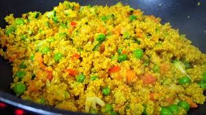 La quinoa también se puede cocinar igual que harías con una pasta o arroz y lo que la hace perfecta para acompañar verduras, carnes o pescados. Receta De Quinoa Con Verduras Salteadas Recetas Veganas