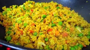 La quinoa también se puede cocinar igual que harías con una pasta o arroz y lo que la hace perfecta para acompañar verduras, carnes o pescados. Receta De Quinoa Con Verduras Salteadas Recetas Veganas