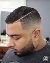 Choisir la coupe qui met en valeur vos traits, c'est changer le regard des autres et avoir l'air plus attractif. Coupe De Cheveux Homme Court Degrade Modele Tresse