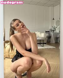 Darilate nude image - watch her strip for you