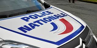 Pompiers puis gendarmes se sont aussitôt rendus sur place mais l'homme, qui présentait des plaies au thorax et au cou, était décédé à l'arrivée des secours. Lannion Un Homme Retrouve Mort Chez Lui Sa Femme Dans Un Etat Critique Lannion Le Telegramme