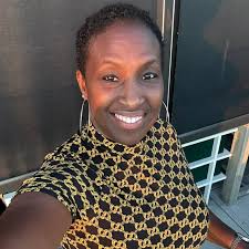 Designer Myah Hasbany collaborated with Erykah Badu to create these anemone  inspired boots she's rocking! How y'all feeling about these, #Roomies? 👀🔥  (🎥: @miamourai)