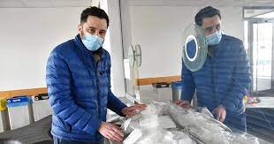 Jan smejkal (your china guy) is originally from the czech republic but currently lives in shenzhen, china. Mlady Podnikatel Rozdava Na Nadrazich Tisice Respiratoru Je To Fajn Pocit Rika Irozhlas Spolehlive Zpravy