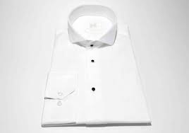 Optez pour une chemise ivoire de mariage pour un look chic à la hauteur du grand jour. Chemise Ivoire Costume Ongi