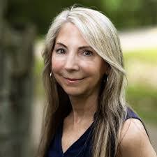 Carolyn Sloss's Instagram, Twitter & Facebook