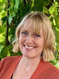 Juliet West's Instagram, Twitter & Facebook