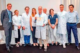 Die klinik bietet einen überblick über die medizinischen und pflegerischen leistungen. Hirslanden On Twitter Das Brustzentrum Klinik St Anna Erhalt Das Qualitatslabel Der Krebsliga Am 31 Mai 2017 Fand Die Zertifikatsubergabe Statt Https T Co Kaiyqy8fef