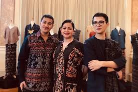Pengalaman mario ikut lomba triathlon (4/5). Terima Oscar Jadi Wanita 10 Potret Hangat Keluarga Lawalata