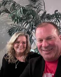 Lisa Kinsinger's Instagram, Twitter & Facebook