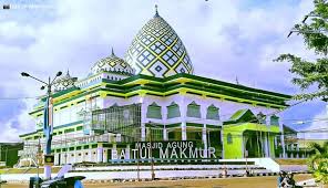 Ditandai dari banyaknya pohon kelapa di sekitar masjid. Bangunan Baitul Makmur Kuching Ustadz Abdul Somad Hadir Syukuran Empat Tahun Kepemimpinan Baitul Makmur Is Offering Commercial Retail Outlets Convention Hall And Bek Homm