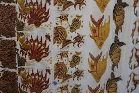 Selain itu, motif tenun tersebut juga dapat diaplikasikan dalam pembuatan manikmanik, seperti tas, kotak sirih, tas gawai (handphone), dan dompet. Melihat Lebih Dekat Batik Khas Raja Ampat Halaman All Kompas Com