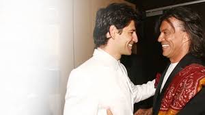 Θέλει να καταρρίψει τα στερεότυπα φύλου αναφορικά με τα ρούχα, γι' αυτό και είναι τόσο περήφανος για την απόφασή του. Hlias Psinakhs Celebrities Eidhseis Yupiii Gr