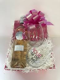 Actualités pour la compétition à venir voir: The Rose All Day Gift Basket Douglas Wine Spirits