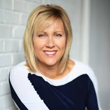 Kim Dombrowski (@athomekimd)